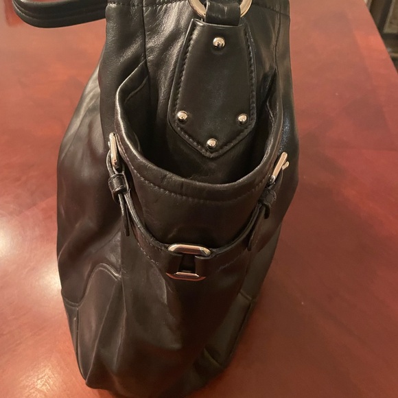 Prada Vitello Daino Soft Leather Black Hobo Handbag With Two Side Pockets - Picture 2 of 9